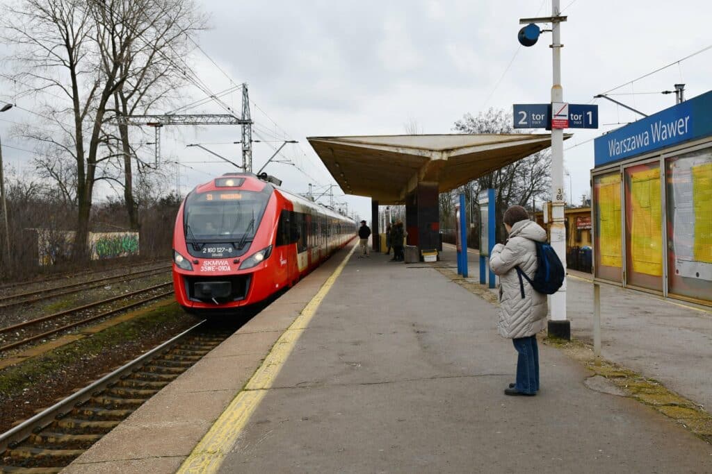 Kolejne utrudnienia w Warszawie. Uszkodzona sieć trakcyjna foto: PKP PLK