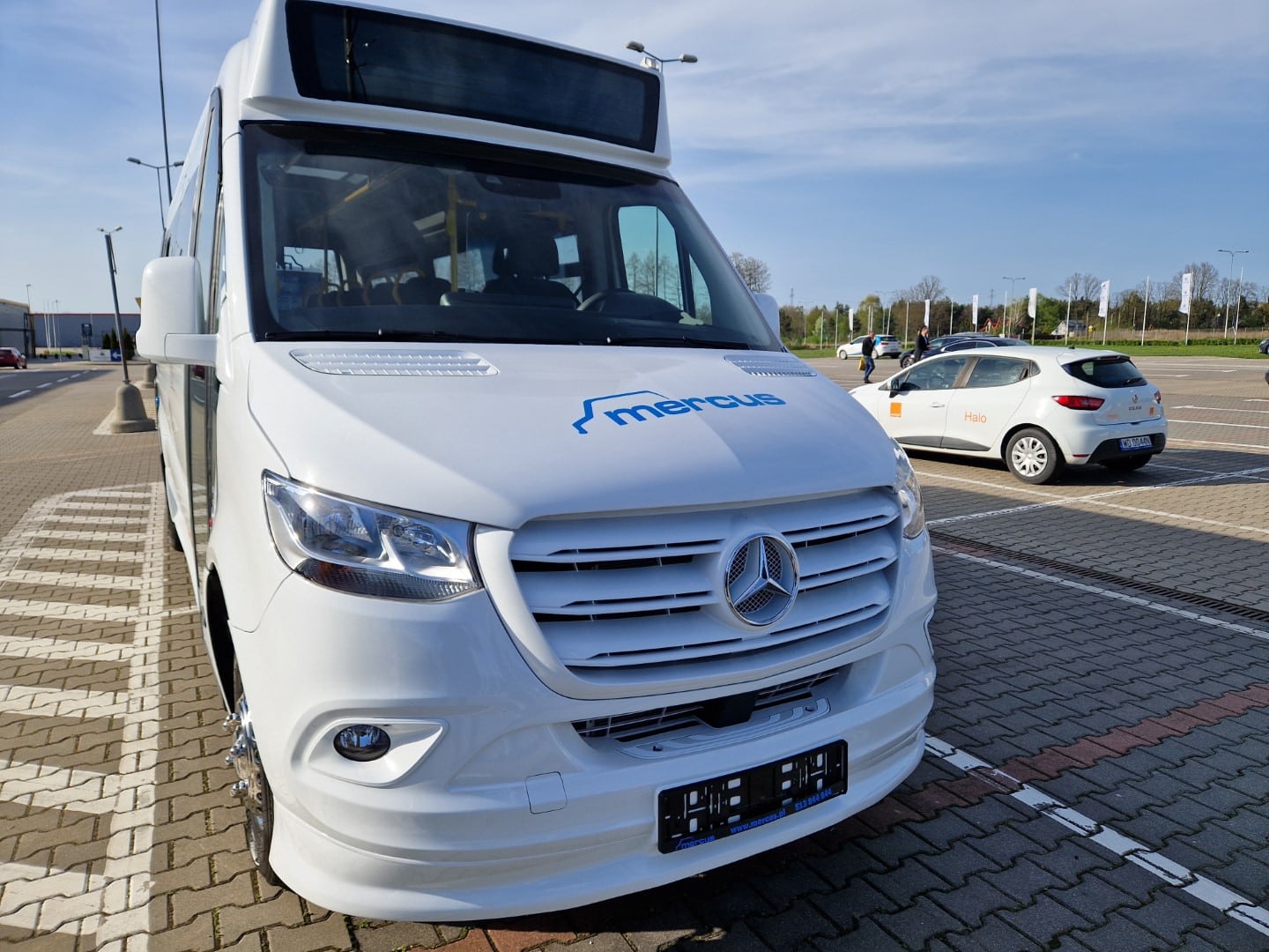 Infobus - Dąbrówka Wielka unieważnia przetarg na używany autobus. Mercus za drogi