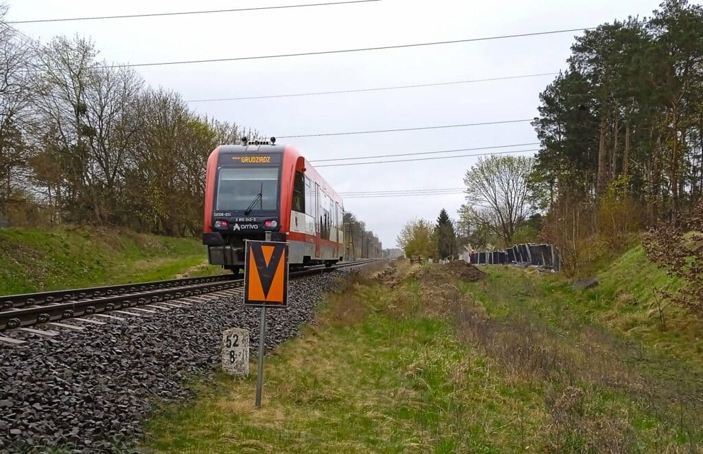 Przerwa w ruchu między Kornatowem a Grudziądzem Mniszkiem. Ulewa podmyła tory.