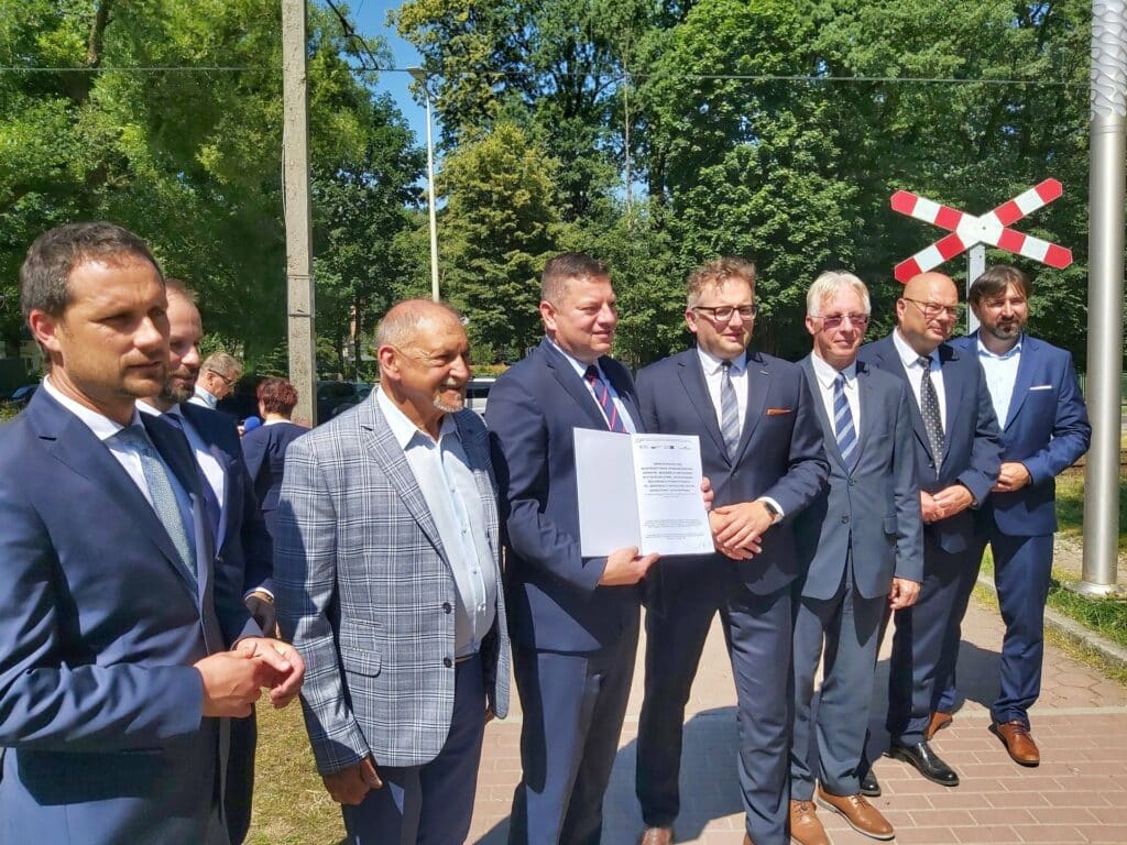 Krótsze podróże, większe komfort i bezpieczeństwo – takie efekty ma przynieść modernizacja linii kolejowej, łączącej województwa małopolskie i śląskie.
