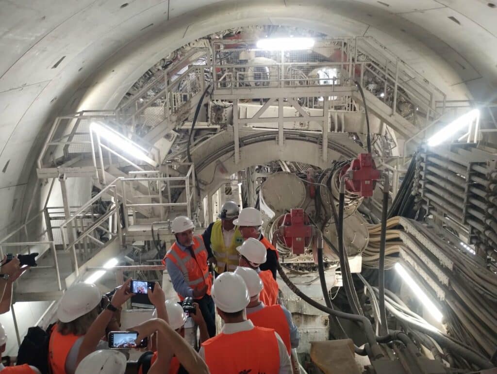 Prezydent Łodzi Hanna Zdanowska powiedziała na placu budowy tunelu średnicowego w Łodzi, że miasto chciałoby, by tunel i podziemne przystanki kolejowe stały się schronami dla ludności.