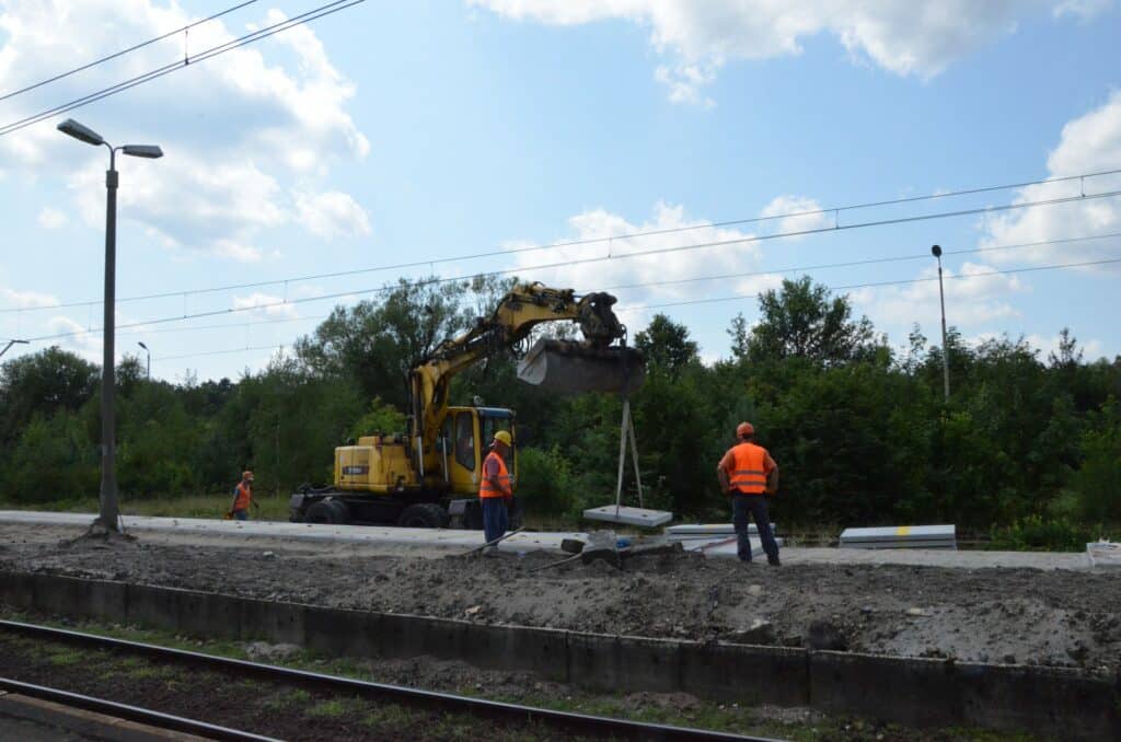 Modernizacja dwóch przystanków kolejowych w woj. opolskim na półmetku foto: PKP PLK