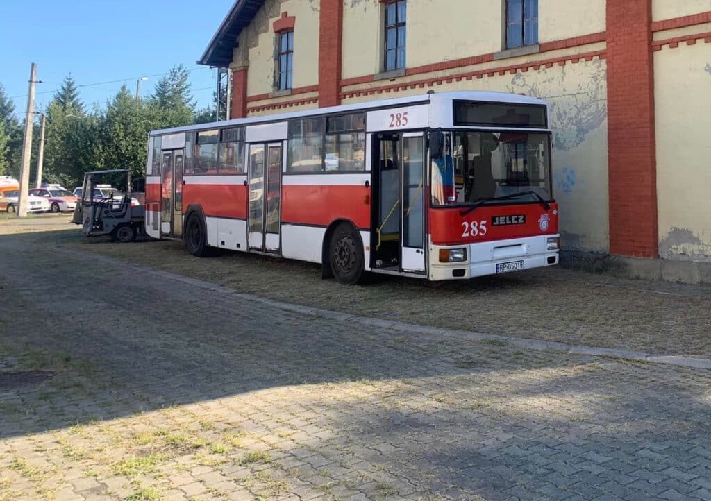 Z linii do muzeum. Ostatni autobus Jelcz PR110 z floty MZK Przemyśl stał się zabytkiem fot.  Muzeum Ratownictwa i Techniki w Przemyślu
