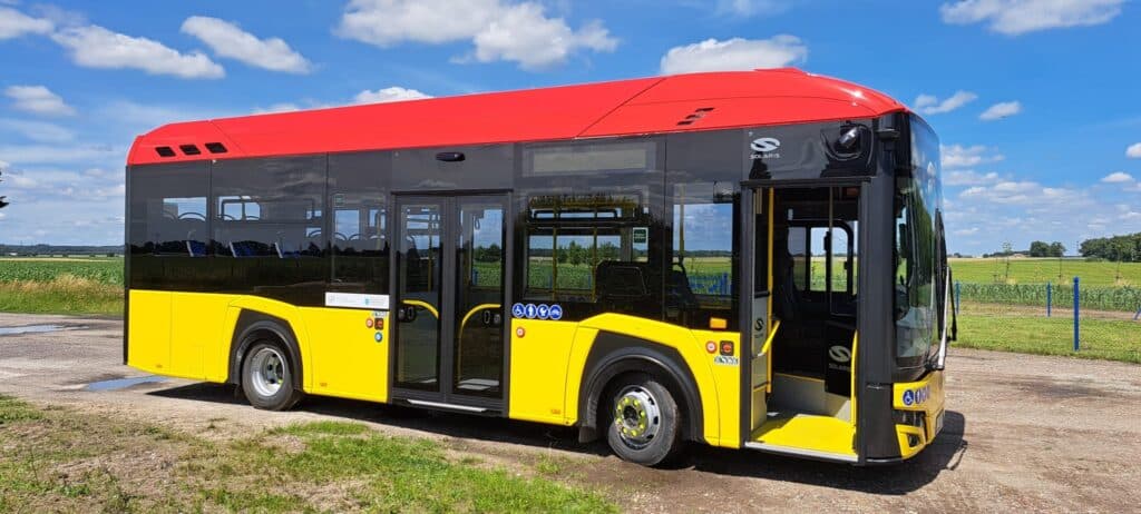 Nowa Ruda. W sobotę startuje komunikacja miejska. Na trasie dwa elektryczne autobusy Solaris