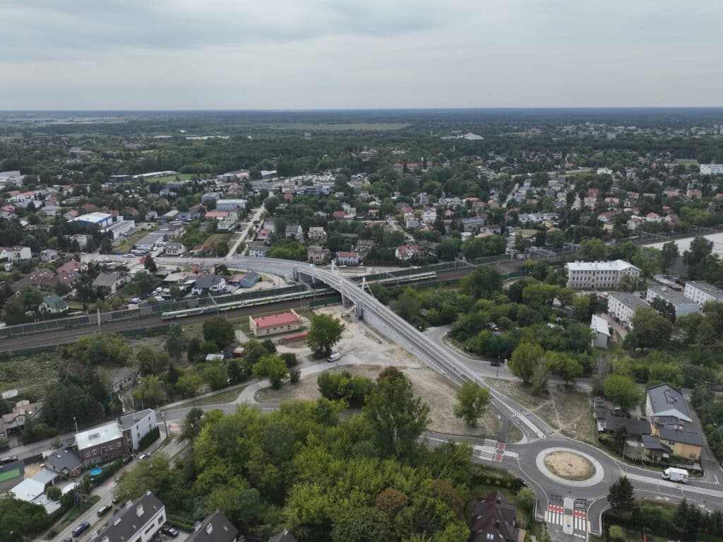 Nowy wiadukt drogowy w Pruszkowie – lepsza komunikacja i bezpieczeństwo! foto: PKP PLK