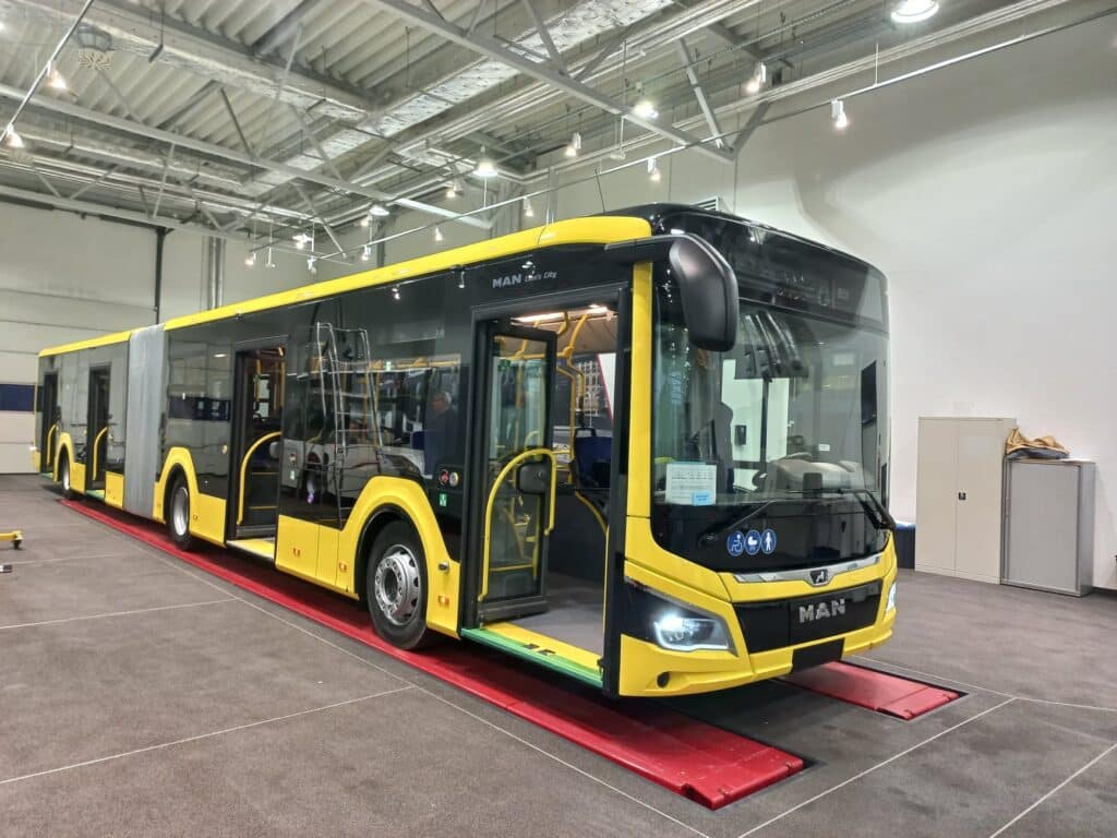 PKM Sosnowiec z ofertami na dostawę 260 opon do autobusów: Budrex, Colmec i JMK
