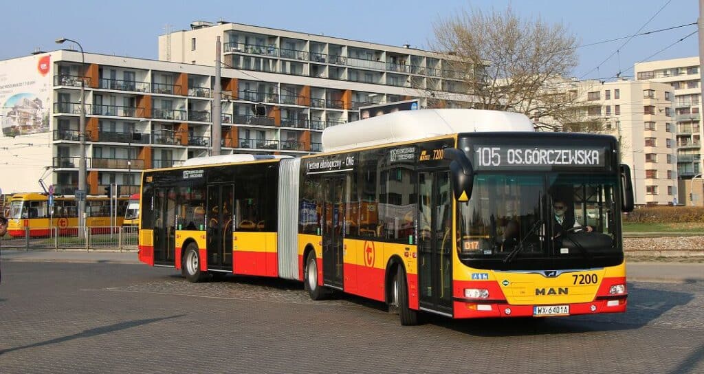 Sprzeciw mieszkańców Warszawy wobec zmiany trasy autobusu nr 105  Warszawski Transport Publiczny