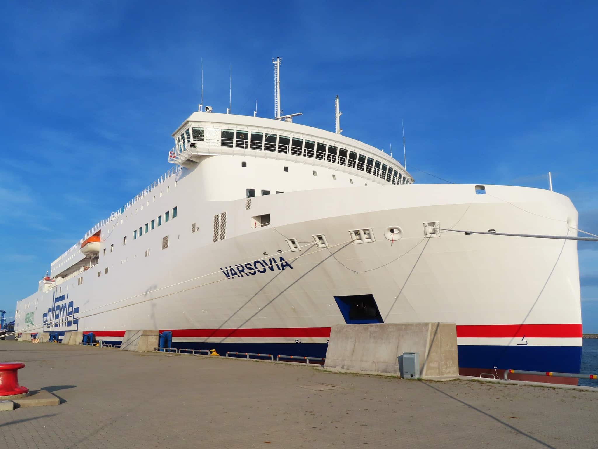 Infoship - Zima paraliżuje Skandynawię. Prom Varsovia musiał zostać w porcie