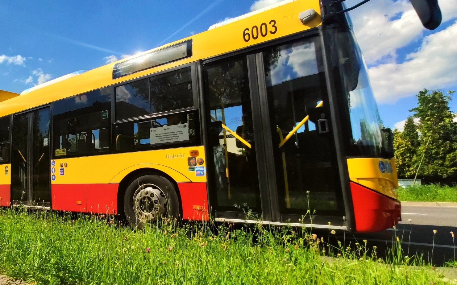 Infobus - Pięć kieleckich Solarisów pojedzie jednak do Ukrainy. Dzięki akcji Fundacji Sikorki