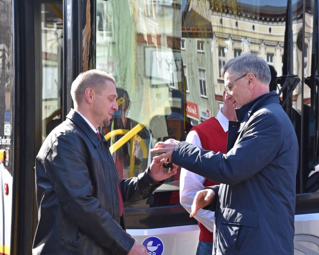 Gmina Swarzędz ponowie wchodzi w autobusy elektryczne. Tym razem MEGA / fot. UM Swarzędz
