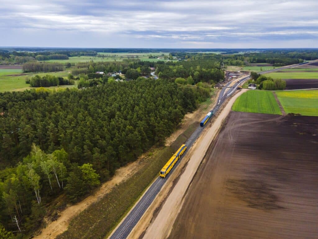 PKP Polskie Linie Kolejowe S.A. ogłosiły przetarg na opracowanie dokumentacji przedprojektowej dla inwestycji związanej z modernizacją linii kolejowej nr 35 na odcinku Chorzele – Szymany.