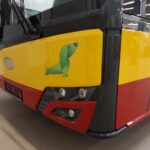 TAK dla zielonego jamnika na szybie autobusu w Warszawie! 