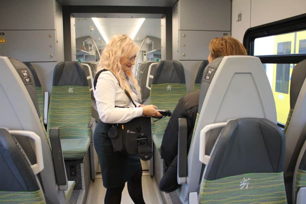 Ponad 750 pracowników Kolei Mazowieckich będzie pełnić służbę w I dzień Świąt Bożego Narodzenia foto: KM
