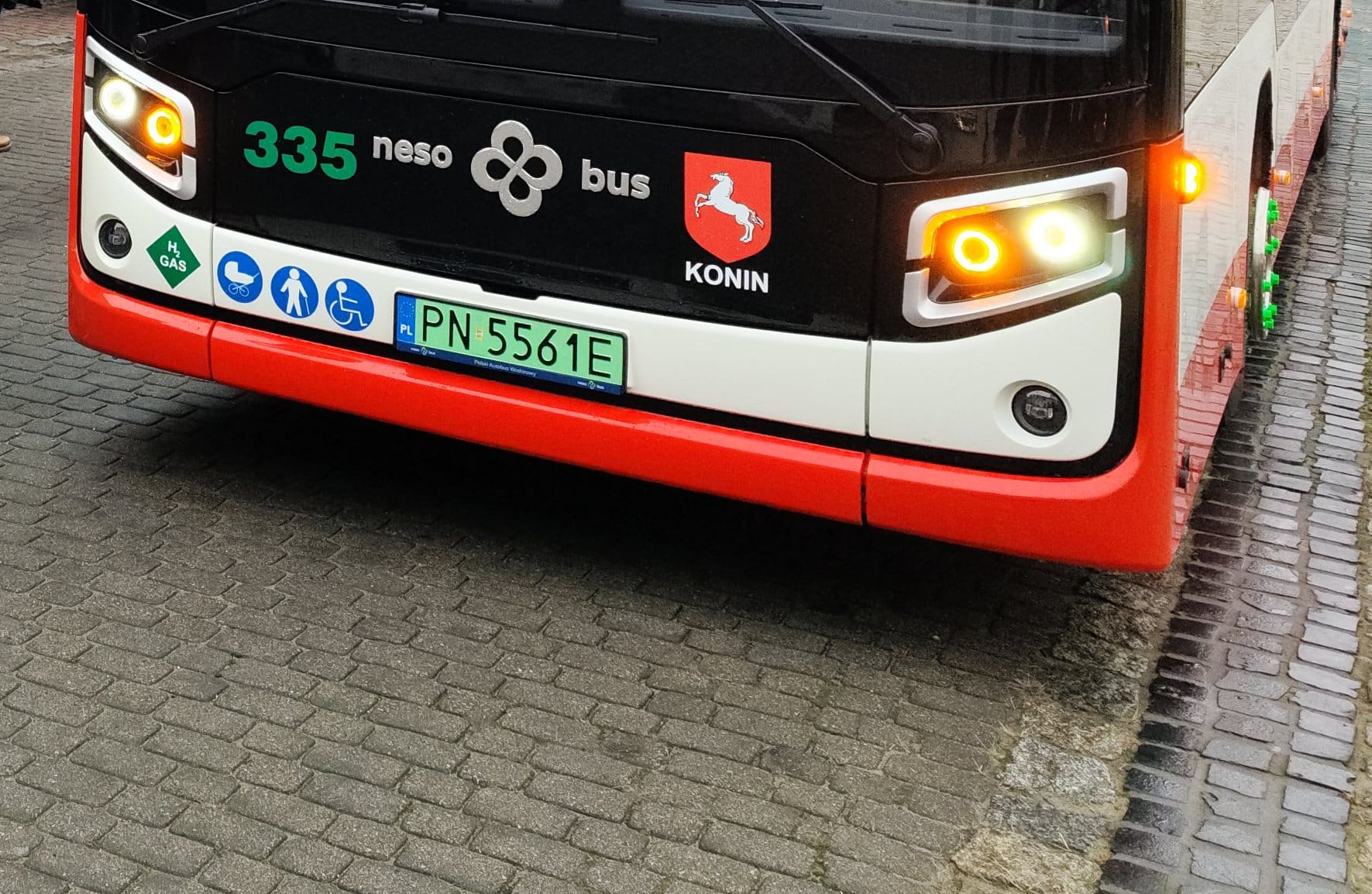 Infobus - MZK Konin z jedną ofertą na dostawy wodoru do autobusów NesoBus i Solaris.