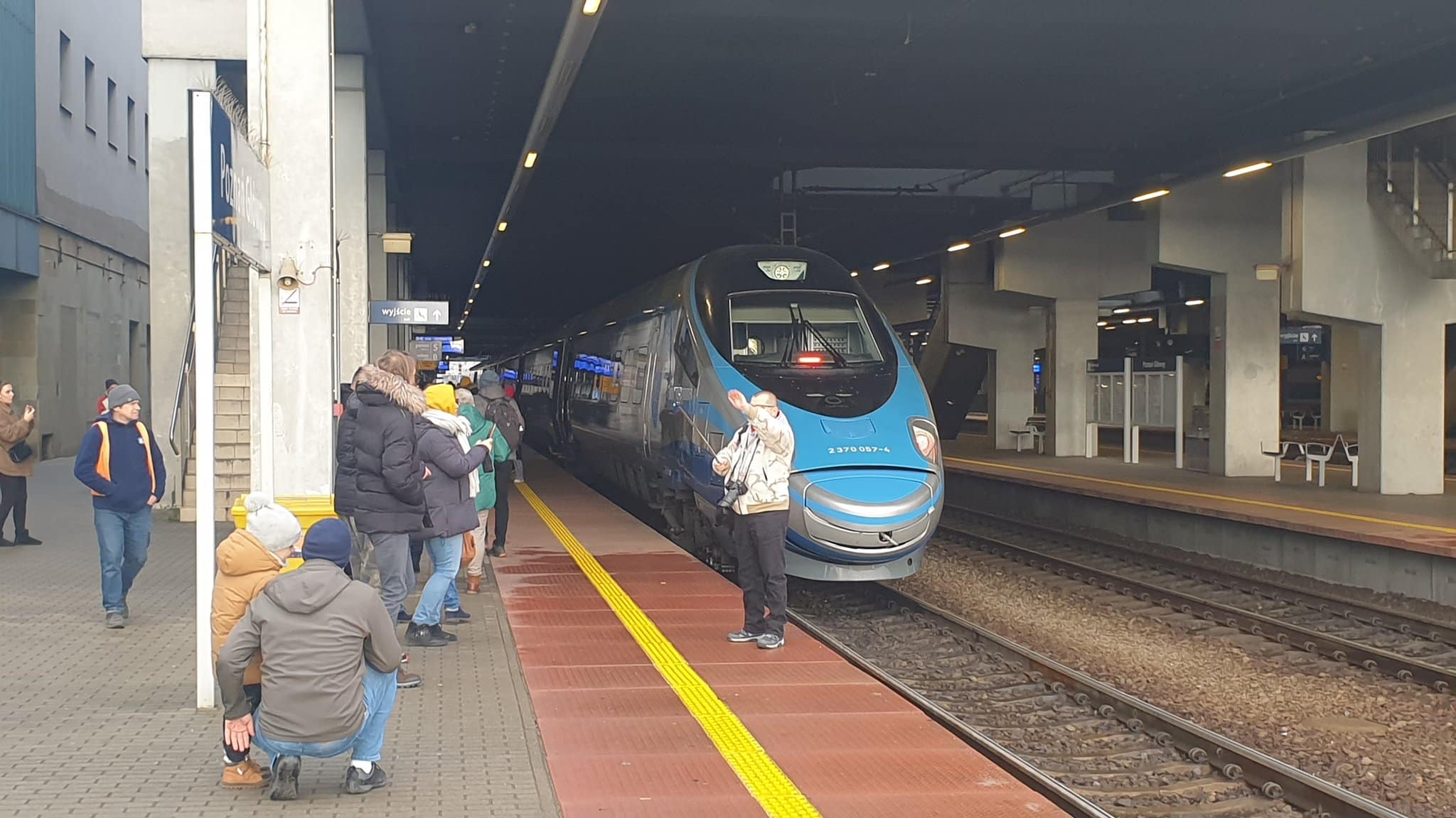 Inforail - 6 kompletów schodów ruchomych w budynku dworca Premium na stacji Poznań Główny do wymiany