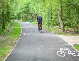 Gmina Maków podpisała umowę na rozbudowę dróg rowerowych i stworzenie strefy rekreacyjnej w Woli Makowskiej