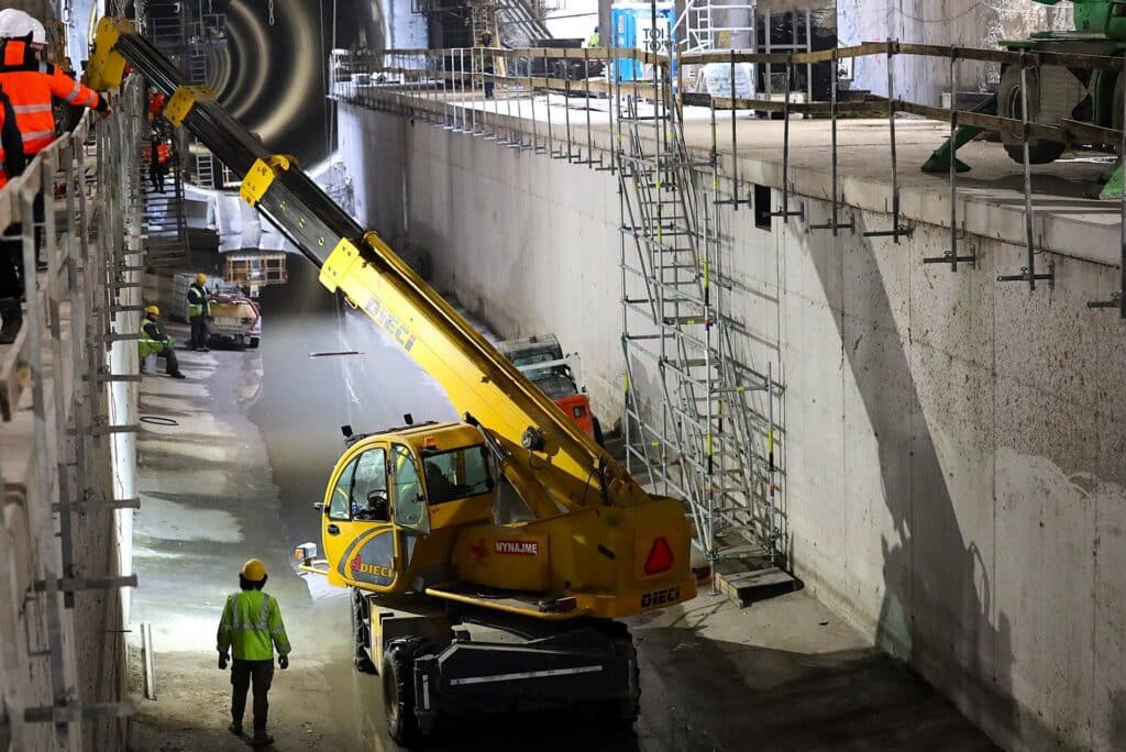 W tunelu kolejowym pod Łodzią powstają trzy przystanki: Koziny, Polesie i Śródmieście foto: PKP PLK