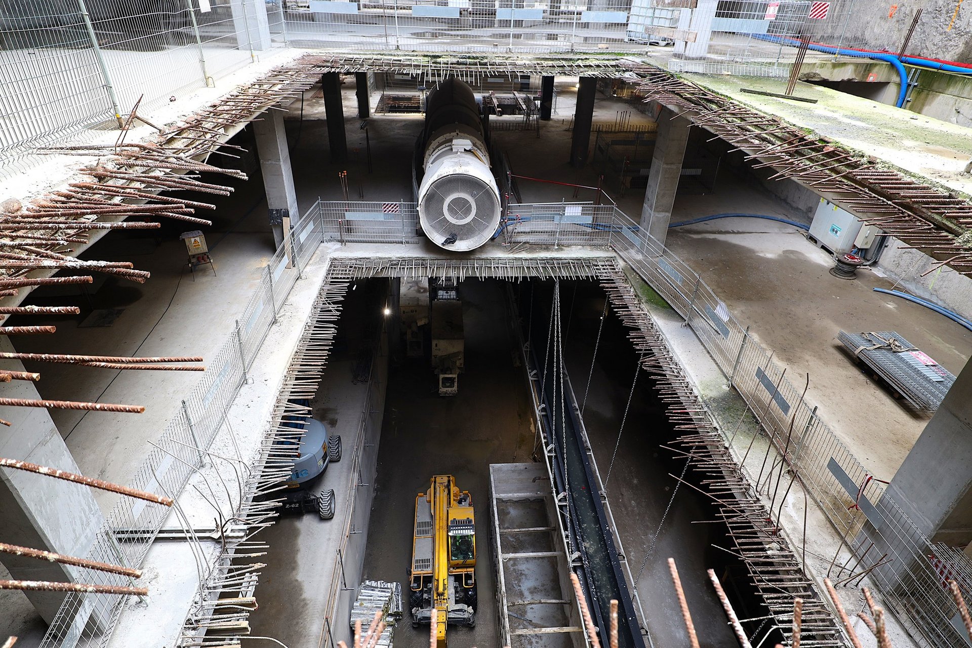 Inforail - W tunelu kolejowym pod Łodzią powstają trzy przystanki: Koziny, Polesie i Śródmieście