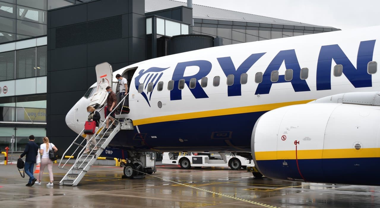 Infoair - Ryanair żąda 3 tys. euro odszkodowania od pasażera za agresję na pokładzie