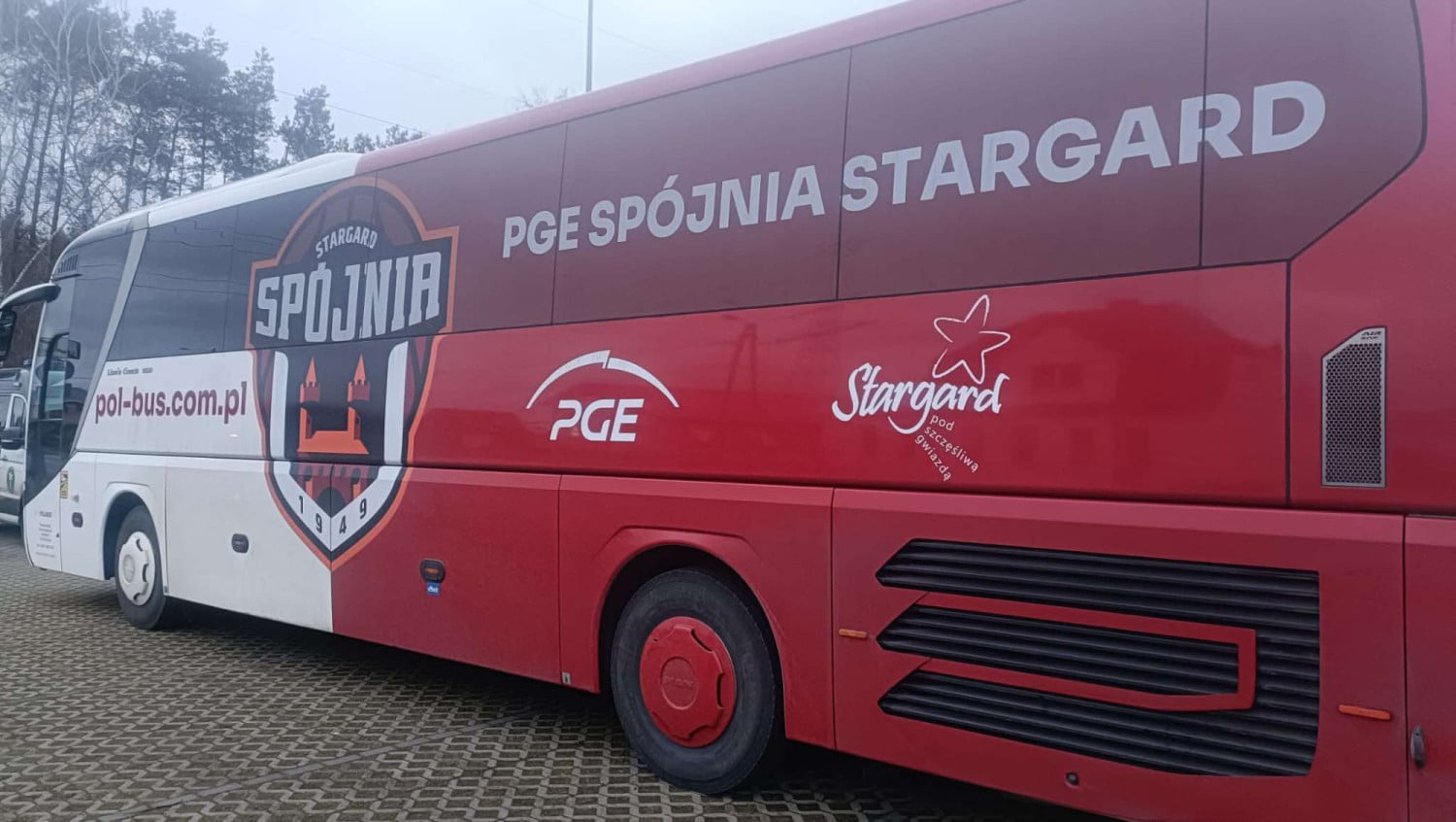 Infobus - Kontrowersyjna kontrola ITD klubowego autokaru Spójni Stargard. Musieli zdjąć reklamę