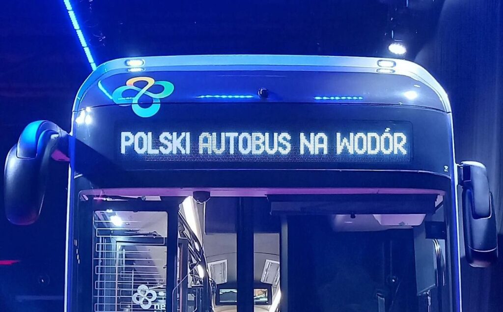 Kraków/ MPK wybrało dostawcę 10 autobusów wodorowych - firmę PAK-PCE