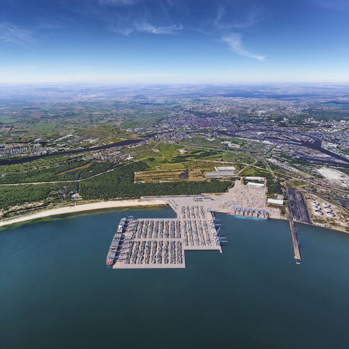 Infoship - Pierwszy statek obsłużony przy nowym nabrzeżu T3 terminala Baltic Hub