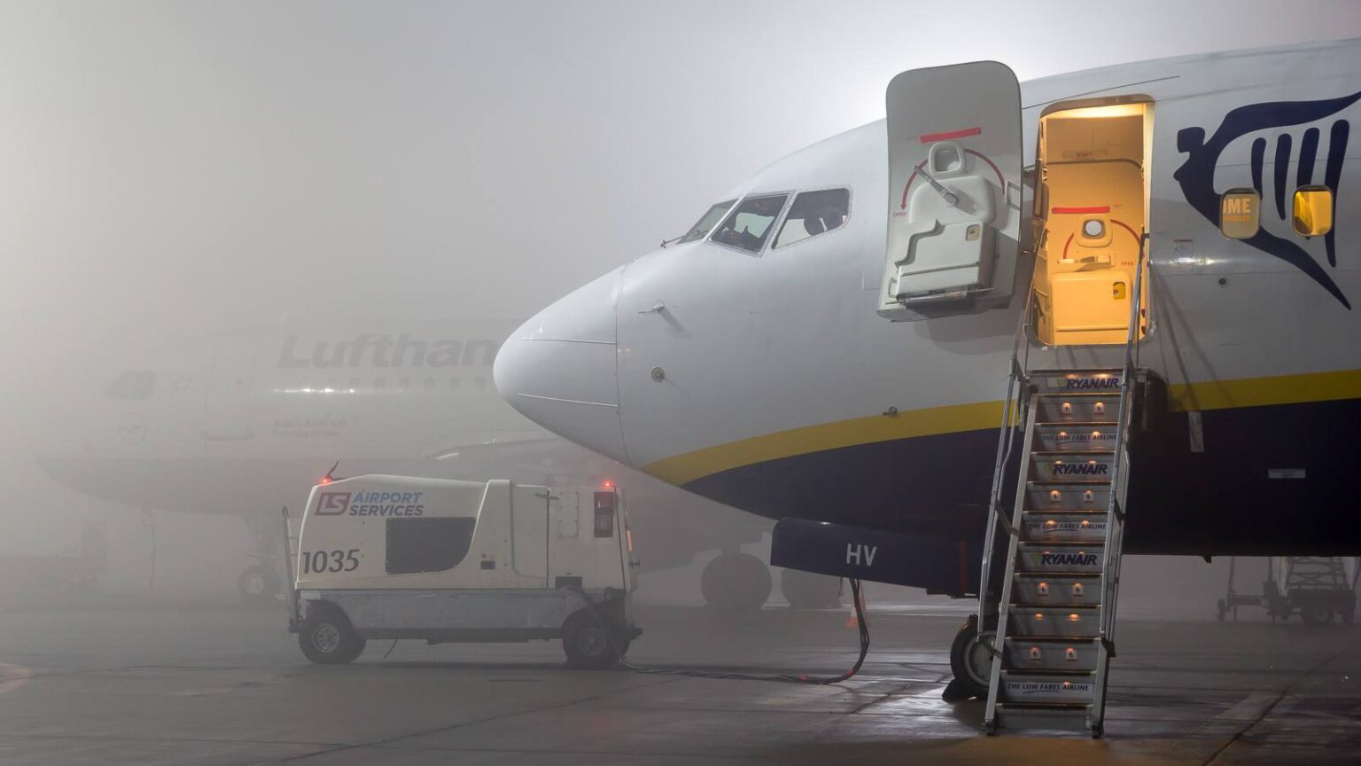 Infoair - Kraków: Mgła paraliżuje lotnisko w Balicach. Co z odszkodowaniami dla pasażerów?