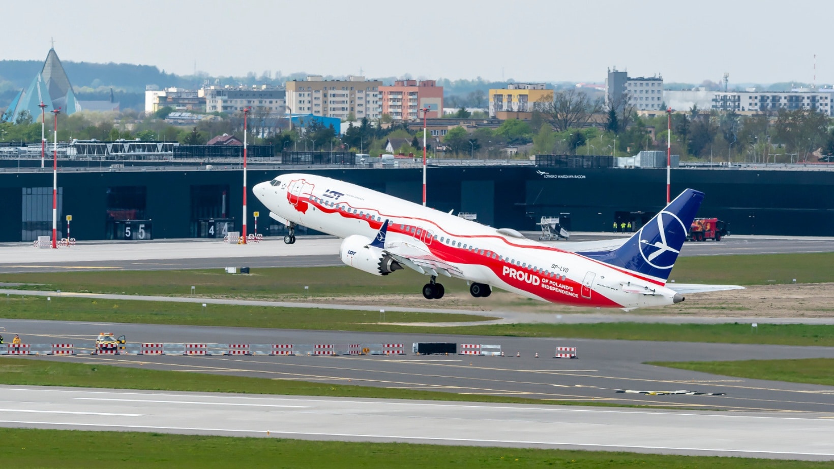Infoair - Lotnisko Warszawa-Radom wznowiło pełne operacje po katastrofie F-16