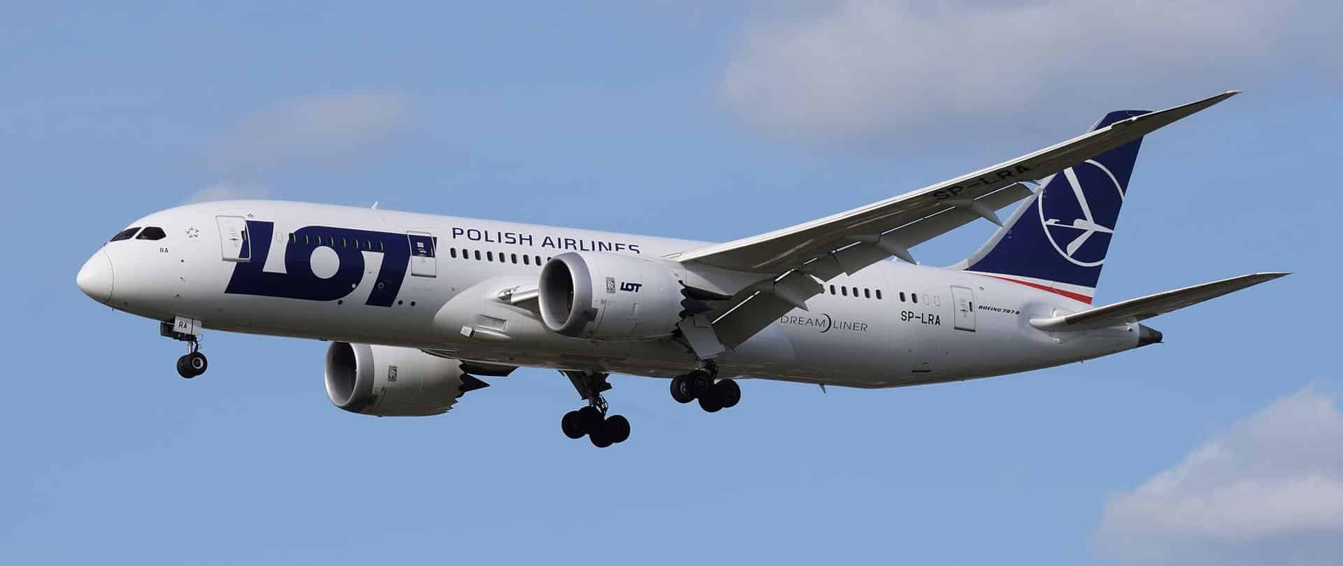 Infoair - LOT bierze kierunek na USA. Na wakacje 2025 więcej lotów do Chicago i Toronto