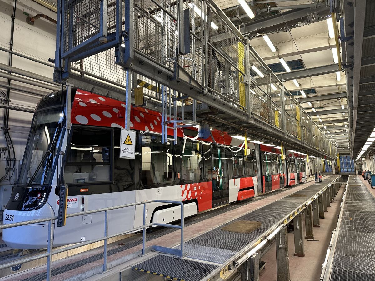 Infotram - Bonn zastępuje Duewagi nowymi Skodami. Stare tramwaje trafiają do Poznania