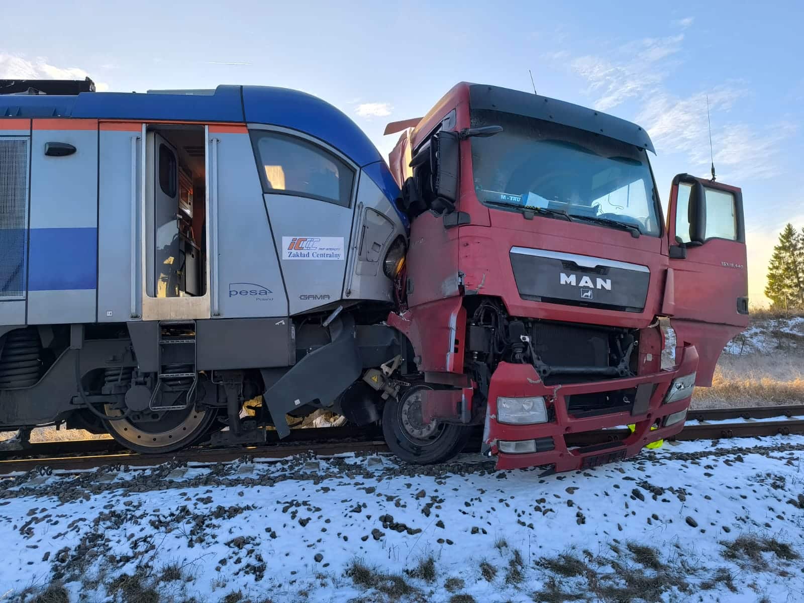 Inforail - 8 godzin trwało usuwanie skutków zderzenia Gamy z ciężarówką