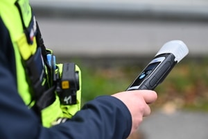 16 października 2025 roku, kilka minut po godzinie drugiej w nocy, iławscy policjanci zatrzymali do kontroli rowerzystę poruszającego się ulicami miasta.