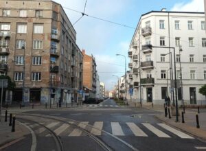 Przebudowa ulicy Środkowej obejmuje odcinek między Stalową a Kowieńską i zakłada przekształcenie go w ciąg pieszo-jezdny.