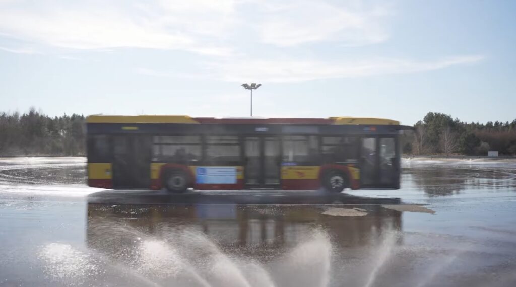 MPK Łódź przeszkoliło z Solarisem 140 kierowców autobusów na torze w Bednarach