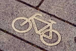 W nadchodzący weekend, 9 i 10 maja 2025 roku, CH RONDO w Bydgoszczy stanie się prawdziwym centrum rowerowych atrakcji.