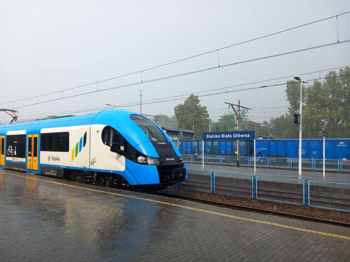 Inforail - Pociągiem Kolei Śląskich w Beskidy. Z przewodnikiem