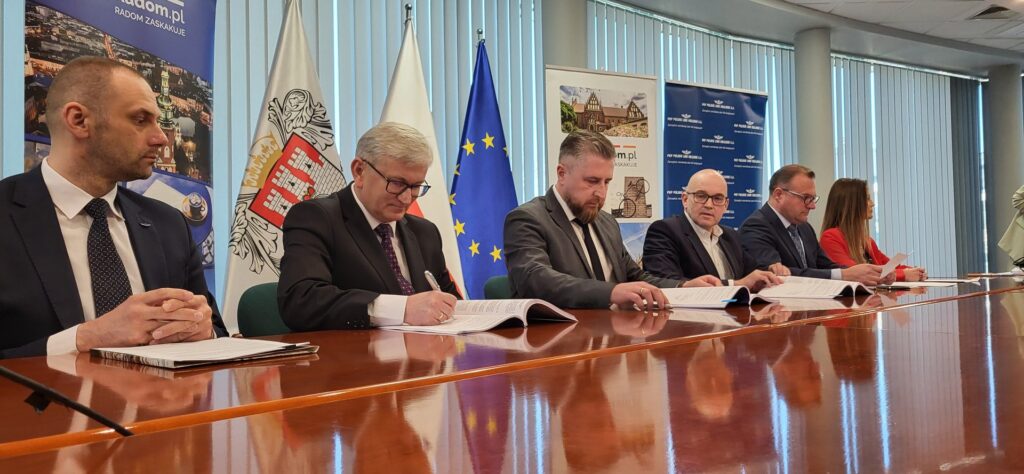 Umowa na budowę przystanku Radom Południowy