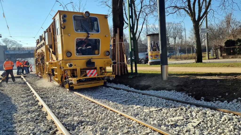 Remont torowiska na trasie Piątkowskiej dobiega końca. Tramwaje MPK Poznań wrócą przed Wielkanocą foto: MPK Poznań