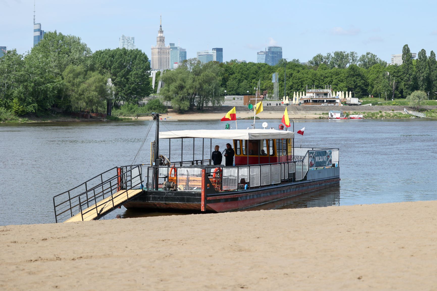 Infoship - Prom przez Wisłę wraca na lato. Warszawa podpisała umowę z wykonawcą przeprawy