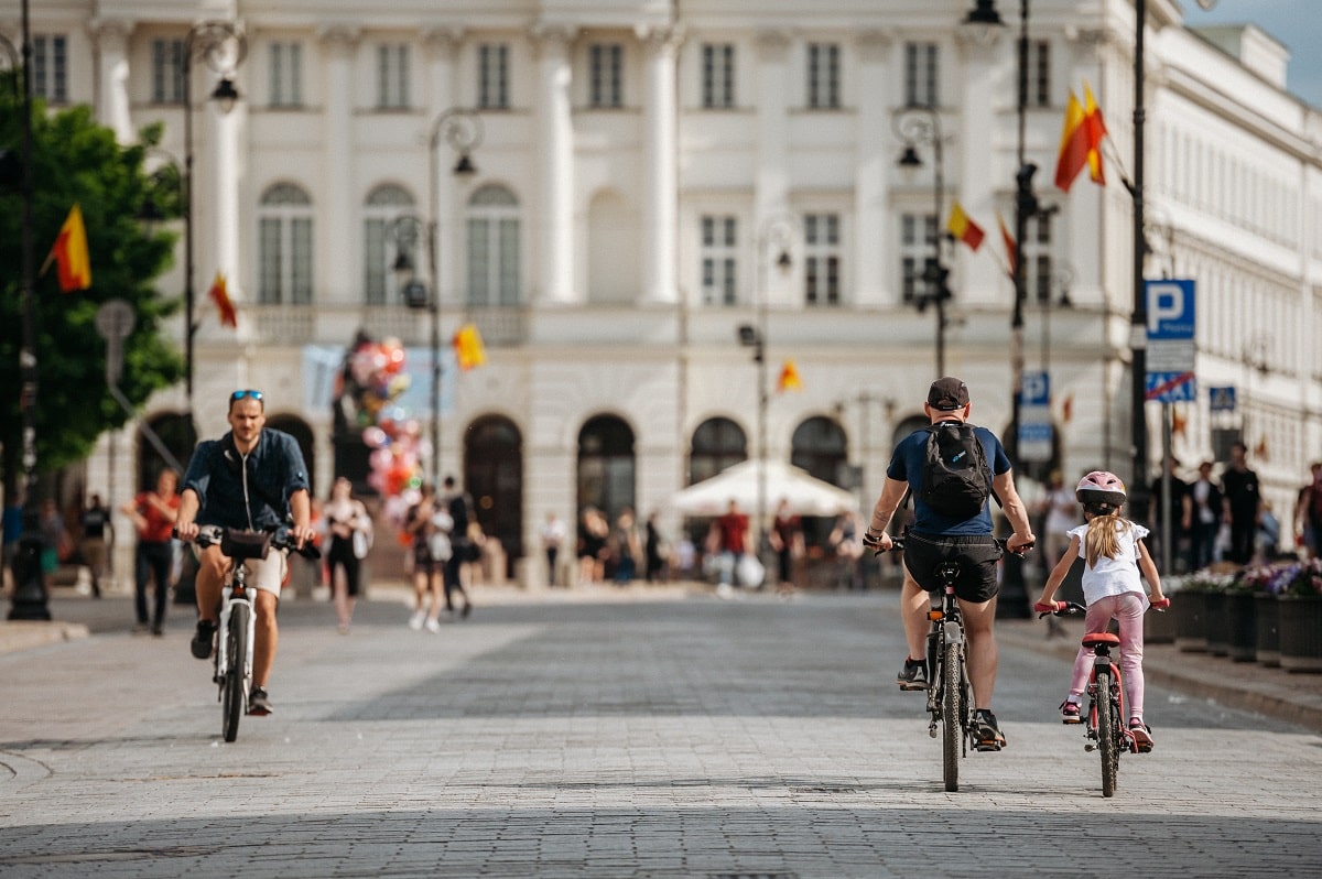 Infotrans - Warszawa: Od Wielkiej Soboty, co weekend, Trakt Królewski będzie deptakiem. Co z autobusami?