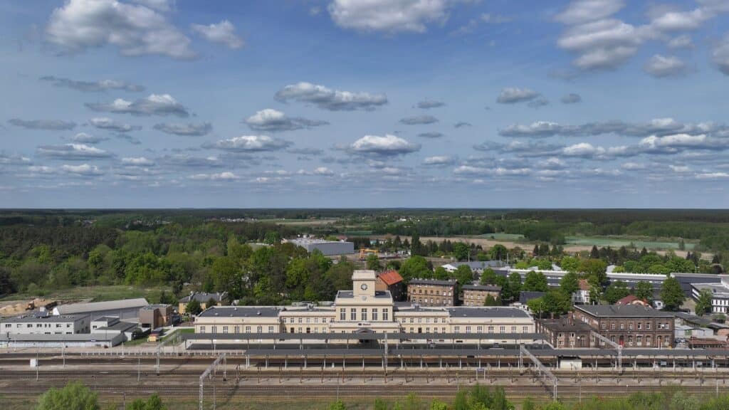 Niemal stuletni dworzec kolejowy w Zbąszyniu przeszedł modernizację foto: PKP SA