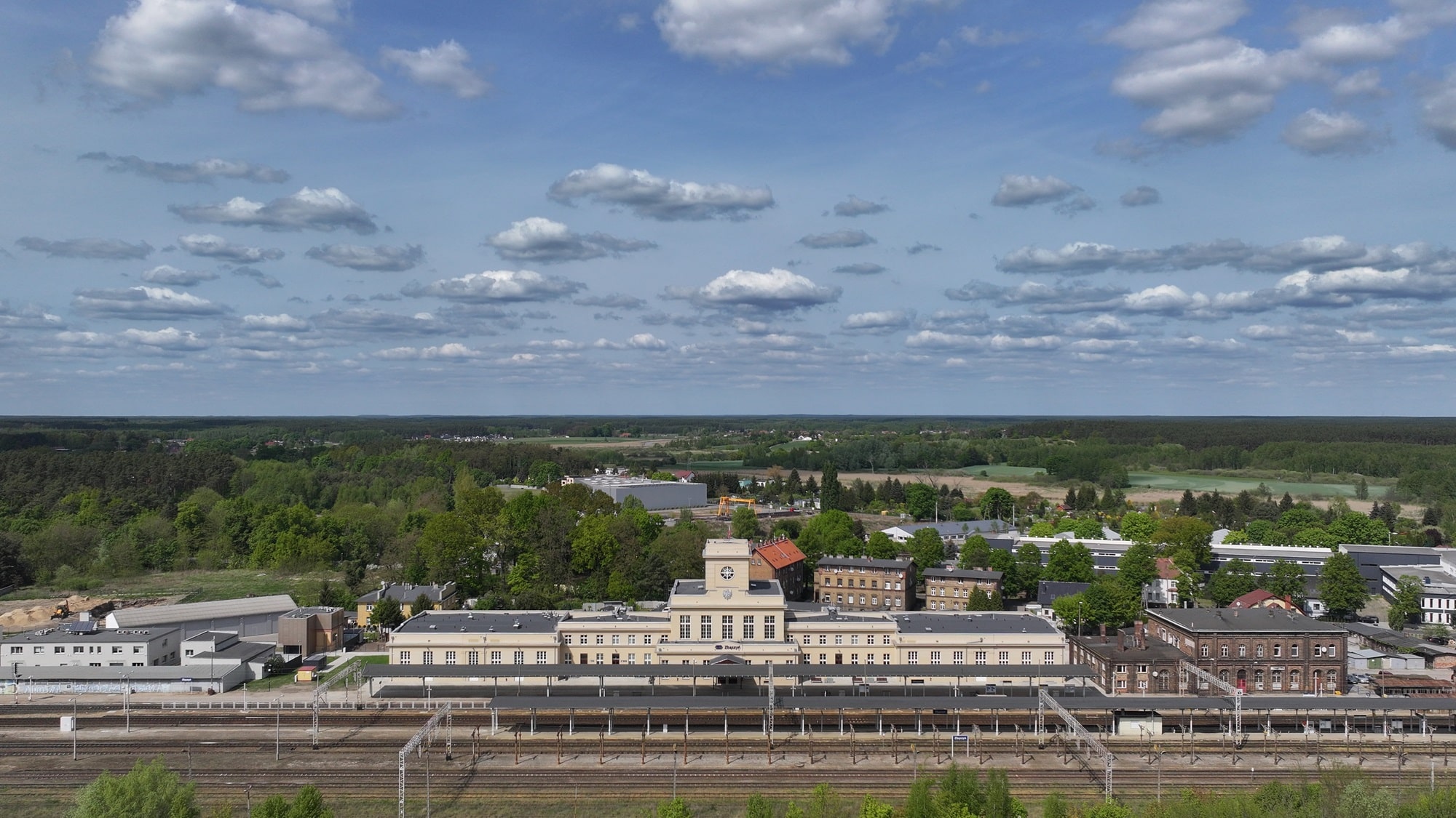 Inforail - Niemal stuletni dworzec kolejowy w Zbąszyniu przeszedł modernizację