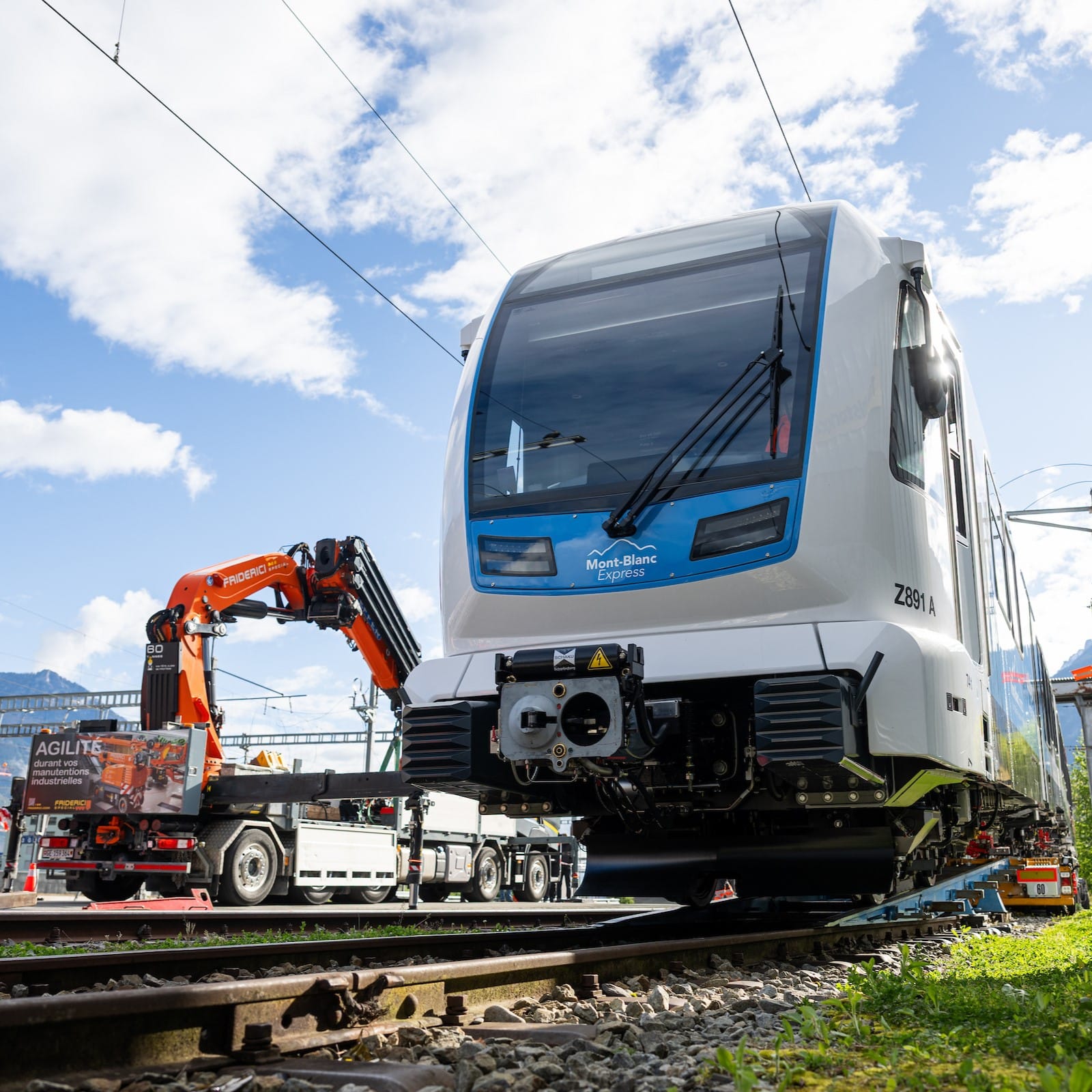 Inforail - Stadler dostarcza pierwszy pociąg dla Mont Blanc Express. Pojedzie przez Alpy