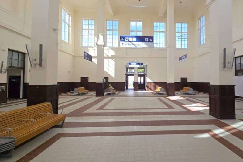 Niemal stuletni dworzec kolejowy w Zbąszyniu przeszedł modernizację foto: PKP SA