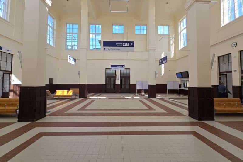 Niemal stuletni dworzec kolejowy w Zbąszyniu przeszedł modernizację foto: PKP SA