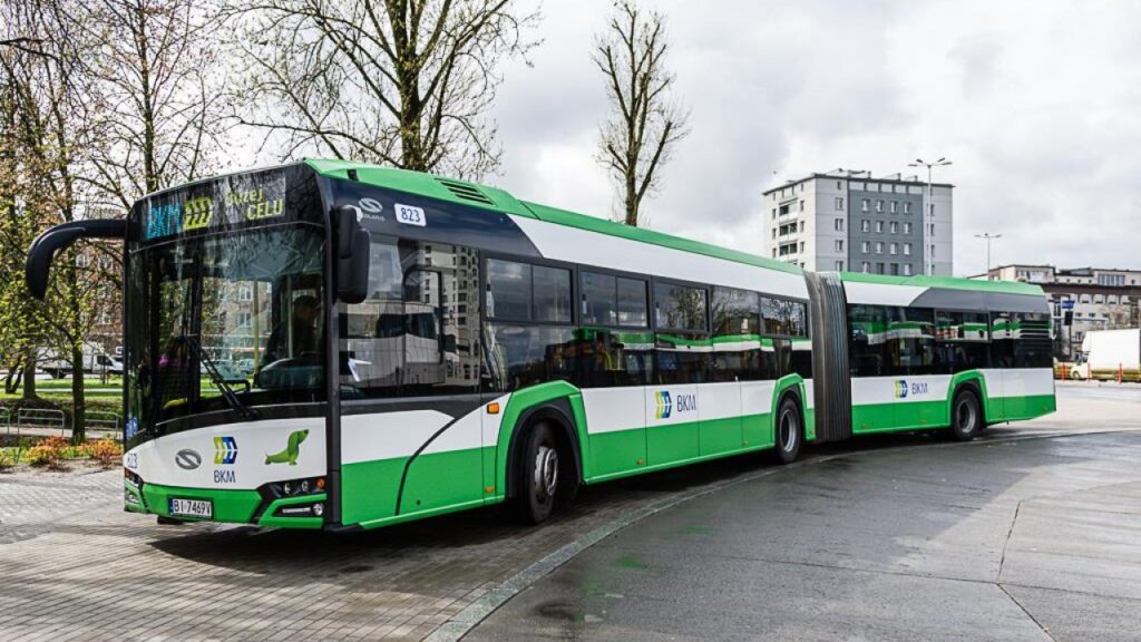 Białystok dopuszcza autobusy spalinowe ze schodkiem w ostatnich drzwiach. Analiza SWZ / fot. UM Białystok