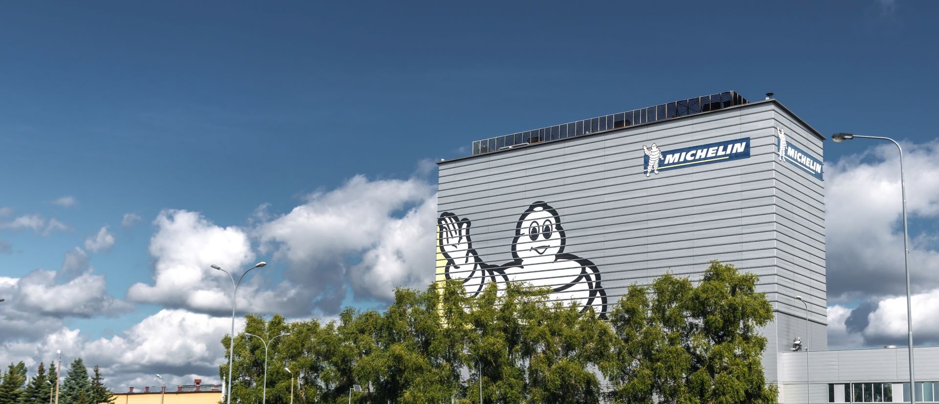 Infobus - 30 lat temu Michelin kupił Stomil Olsztyn. Dzisiaj zakład myśli o oponach zeroemisyjnych