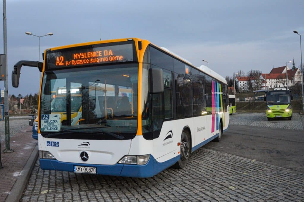 Kto dostarczy opony dla ... Kolei Małopolskich? Trzy oferty pod autobusy / fot. MLD