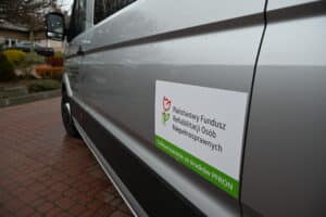 Powiat jarosławski przełamuje bariery – nowy autobus dla osób z niepełnosprawnościami ruszył w trasę