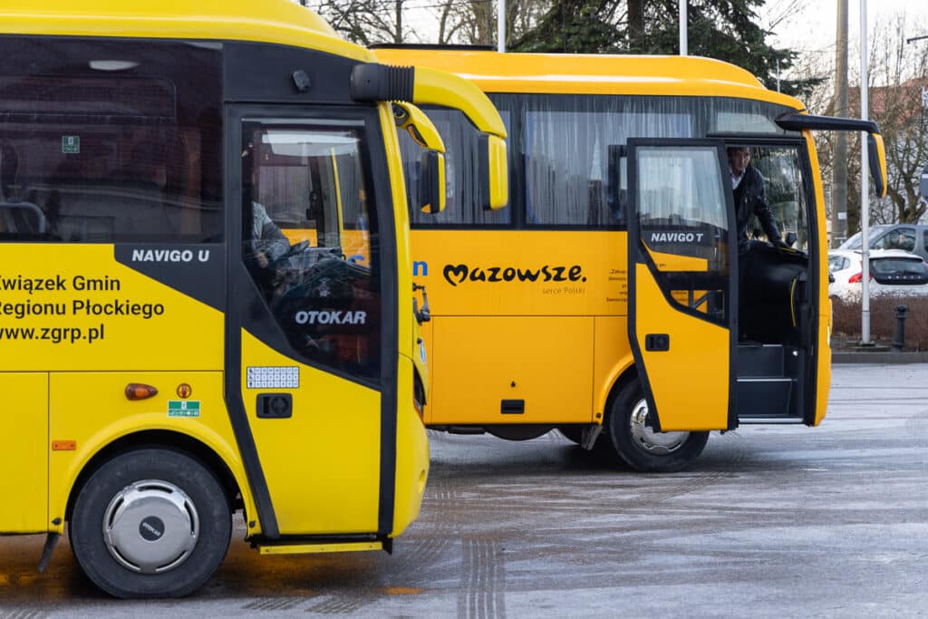 Mazowieckiego Instrumentu Wsparcia „Autobusy dla mazowieckich szkół – edycja 2025” na zakup 35 autobusów szkolnych (14,3 mln zł);
